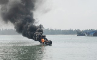 Thuyền phát nổ rồi cháy, 3 người phỏng nặng, 1 người mất tích