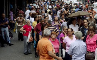 Venezuela căng như dây đàn