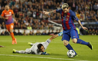 Messi là “hung thần” của Man City