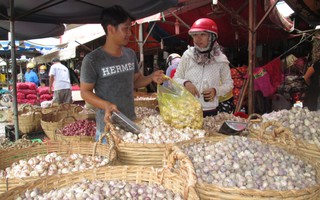 Lo hàng Trung Quốc và ASEAN tràn vào