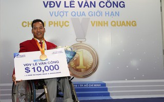Nhà vô địch Lê Văn Công nhận thưởng từ nhãn hàng dầu gội
