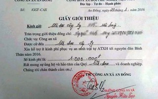 Trưởng Công an xã ký giấy xin doanh nghiệp tiền hỗ trợ Tết