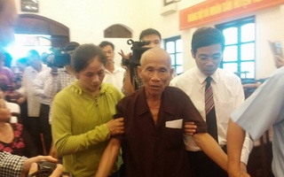 Người mang án tử tù oan ở Bắc Ninh được dìu đến nghe xin lỗi