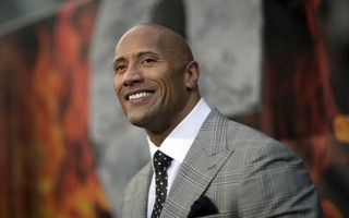 "The Rock" đánh bại sao phim "Người sắt" về việc kiếm tiền