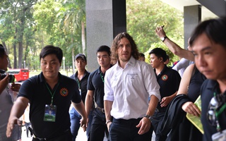 Chùm ảnh fan Việt selfie cùng Puyol, Gullit