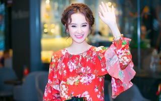 Angela Phương Trinh duyên dáng đầm hoa giới thiệu phim