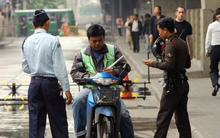 “Xe ôm” Uber và Grab tại Thái Lan bị buộc ngừng hoạt động