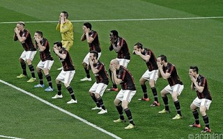 Quảng cáo vô duyên, AC Milan bị “ném đá” dữ dội