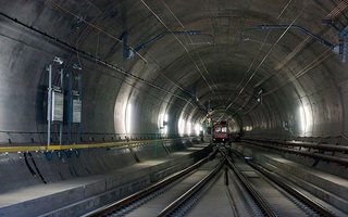 Khánh thành đường hầm xe lửa dài nhất thế giới