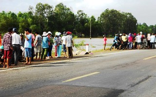 Lũ dữ miền Trung cuốn trôi 5 người, có một phó chủ tịch xã