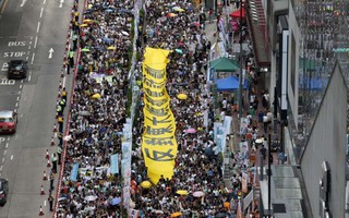 Hàng ngàn người biểu tình ở Hồng Kông