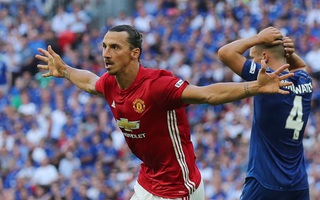 Mourinho - Ibrahimovic làm nóng cuộc đua Ngoại hạng Anh