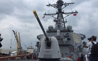 Ngắm tàu khu trục hiện đại của Mỹ đến thăm Đà Nẵng