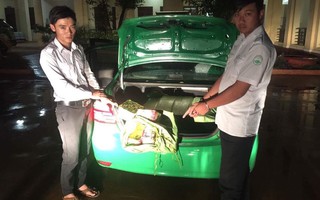 Bắt xe taxi Mai Linh vận chuyển gần 1 tạ pháo nổ