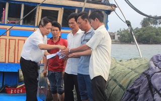 Chung tay giúp 10 ngư dân bị tàu Trung Quốc cướp phá