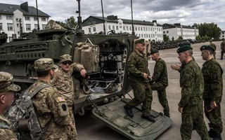 Mỹ tăng vũ khí hạng nặng ở châu Âu, chọc giận Nga