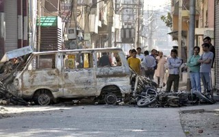 Ấn Độ: Bạo loạn kéo dài, 10 người chết