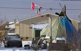 Canada đứng ngồi không yên vì nạn tự tử hàng loạt