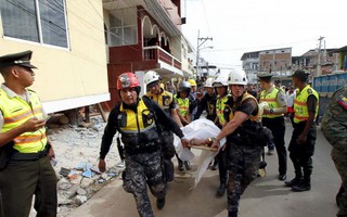 Lời kể rợn người của nạn nhân động đất Ecuador