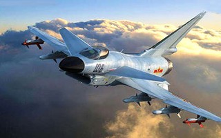 Chiến đấu cơ Trung Quốc áp sát máy bay Mỹ ở Hoa Đông