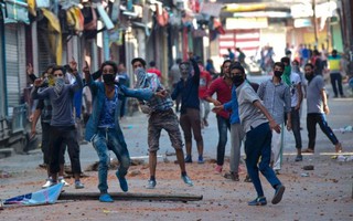 Bạo lực đẫm máu ở Kashmir sau cái chết của lãnh đạo ly khai