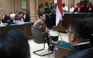Indonesia: Thị trưởng gốc Hoa bật khóc tại tòa