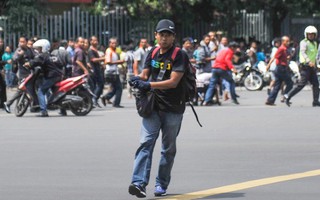 Cảnh tượng lạ trong vụ tấn công ở Indonesia