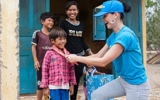 Katy Perry chia sẻ về chuyến thăm trẻ em Việt Nam