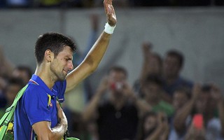 Thua sốc Del Potro, Djokovic rơi nước mắt chia tay Olympic