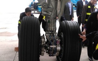 Lên độ cao 8.850 m, tổ bay A321 thông báo sự cố về lốp