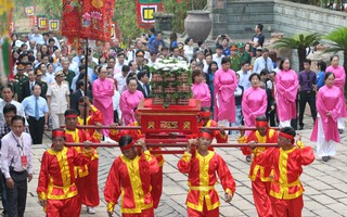 TP HCM: Hàng ngàn người dâng hương lễ giỗ Tổ Hùng Vương