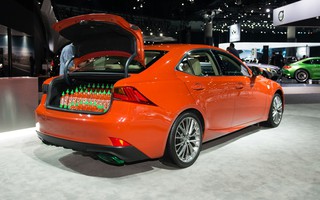Lexus hợp tác hãng tương ớt người Việt sản xuất mẫu xe đặc biệt