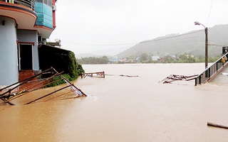 Quảng Ninh: 1 huyện bị cô lập hoàn toàn trong nước lũ