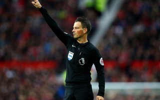 Trung Quốc vung tiền lôi kéo trọng tài Clattenburg