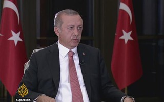 Ai là người đầu tiên báo tin đảo chính cho Tổng thống Erdogan?