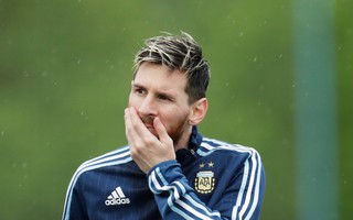 Quyết chiến Colombia, Messi và đồng đội dầm mưa tập luyện