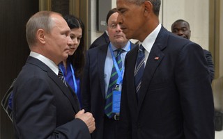 Ông Obama và Putin dành cho nhau ánh mắt lạnh lẽo