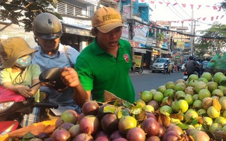 Sau Tết, trái cây rớt giá từng ngày