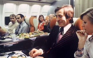 Tại sao thức ăn trên máy bay dở tệ?