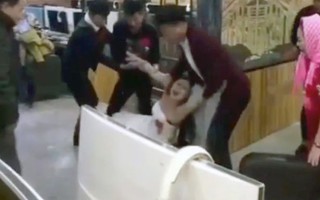 Trung Quốc: Cô dâu mê game bị lôi đi làm lễ cưới