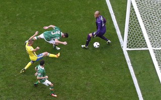 Hai khoảnh khắc ghi bàn trận Thụy Điển hòa CH Ireland 1-1