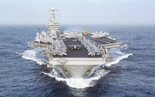 Cuộc "vượt cạn" lạ lùng trên tàu sân bay USS Dwight D. Eisenhower