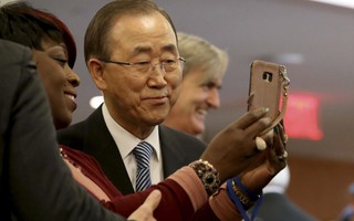 Ông Ban Ki-moon tự nhận “giống cô gái lọ lem”