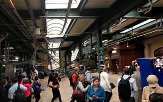 Mỹ: Xe lửa đâm vào nhà ga, hơn 100 người thương vong