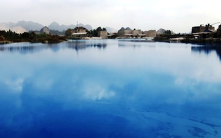 Đổ xô đến hồ nước xanh ngắt ở Hải Phòng