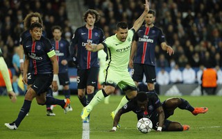 Ibra lập kỷ lục, Man City hòa nghẹt thở ở Paris