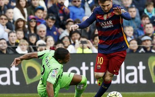 Messi hụt phạt đền, Barcelona thắng tưng bừng ở Nou Camp