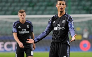 Ronaldo tịt ngòi trong trận cầu 6 bàn thắng ở Warsaw