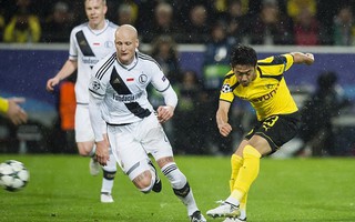 Dortmund tạo cơn mưa bàn thắng lịch sử ở Champions League