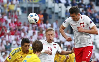 Ba Lan- Ukraine 1-0: Đại bàng trắng thẳng tiến vòng 1/8
